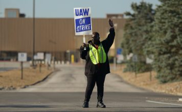 Soferii si dealerii ar putea simti in curand impactul grevelor UAW