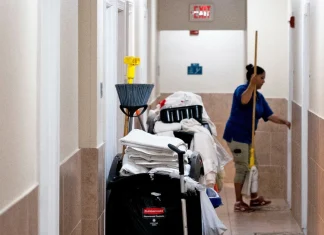 Stabilele de plata au crescut cu 336.000 in septembrie, sfidand asteptarile pentru o incetinire a angajarilor