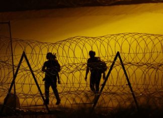 SUA continua sa deporteze oameni intr-o tara despre care considera ca este prea periculoasa pentru calatorie