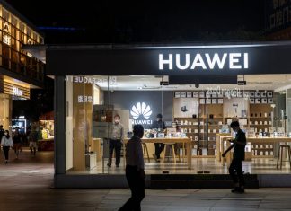 Telefonul Huawei este ultima impuscatura trasa in razboiul tehnologic dintre SUA si China