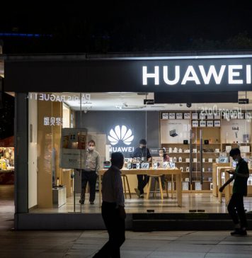 Telefonul Huawei este ultima impuscatura trasa in razboiul tehnologic dintre SUA si China