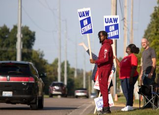 UAW extinde grevele la Ford si GM