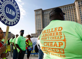 UAW extinde grevele la GM si Stellantis