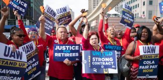 United Automobile Workers nu va extinde grevele la GM, Ford si Stellantis pe masura ce discutiile progreseaza
