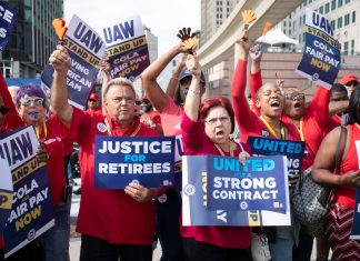 United Automobile Workers nu va extinde grevele la GM, Ford si Stellantis pe masura ce discutiile progreseaza