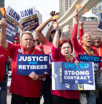 United Automobile Workers nu va extinde grevele la GM, Ford si Stellantis pe masura ce discutiile progreseaza
