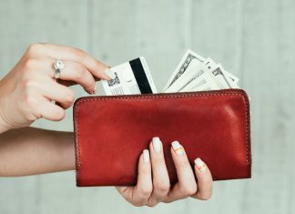 8 lucruri surprinzatoare pe care le poti face fara sa intri intr-o banca