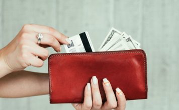 8 lucruri surprinzatoare pe care le poti face fara sa intri intr-o banca
