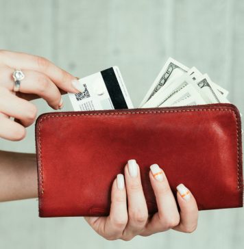8 lucruri surprinzatoare pe care le poti face fara sa intri intr-o banca