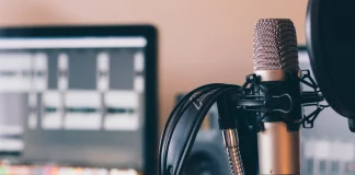 Cele mai bune 21 de podcasturi despre marketing de ascultat