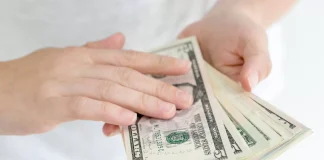 Cum sa trimiti bani cuiva fara un cont bancar: 7 moduri utile